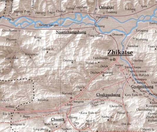Lage von Chumig (Chumik) süd-westlich von Shigatse ( Zhikatse) (unterer Bildrand)